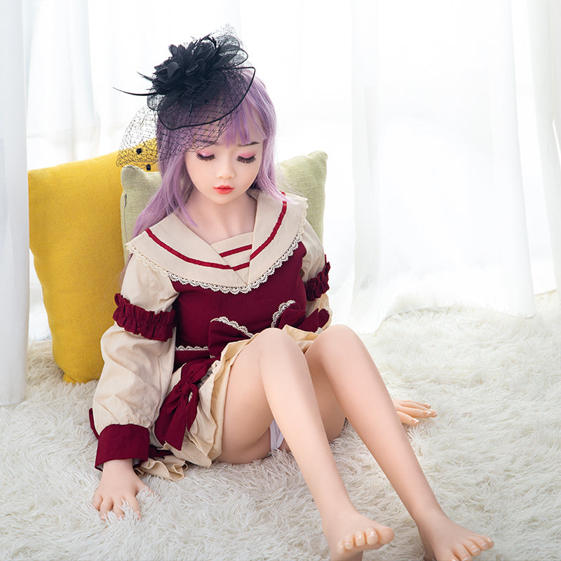 Nanasawa Mia (Japanisch: 七沢みあ)